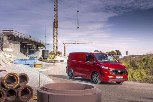 Ford Transit Custom II поколение: надежный помощник для бизнеса фото 2