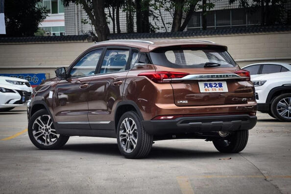 BAIC X3 второго поколения: компактный и стильный кроссовер фото 3
