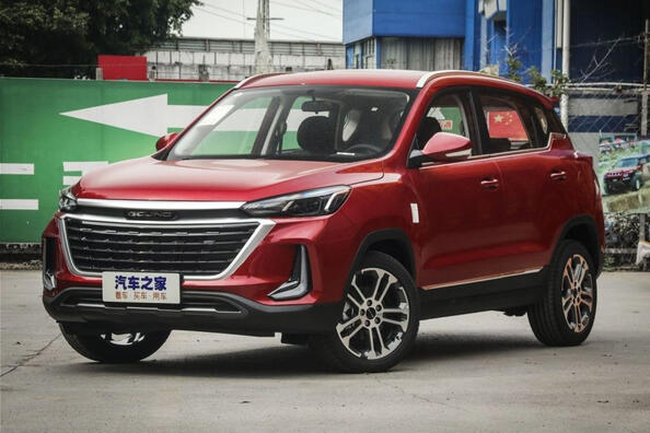 BAIC X3 второго поколения: компактный и стильный кроссовер фото 4