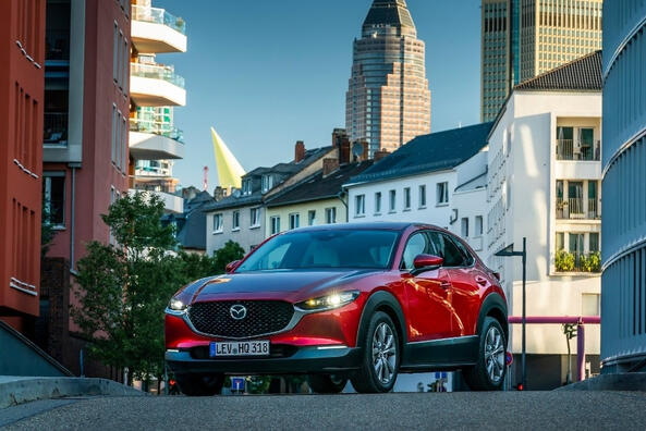 Mazda CX-30: обзор стильного и практичного кроссовера