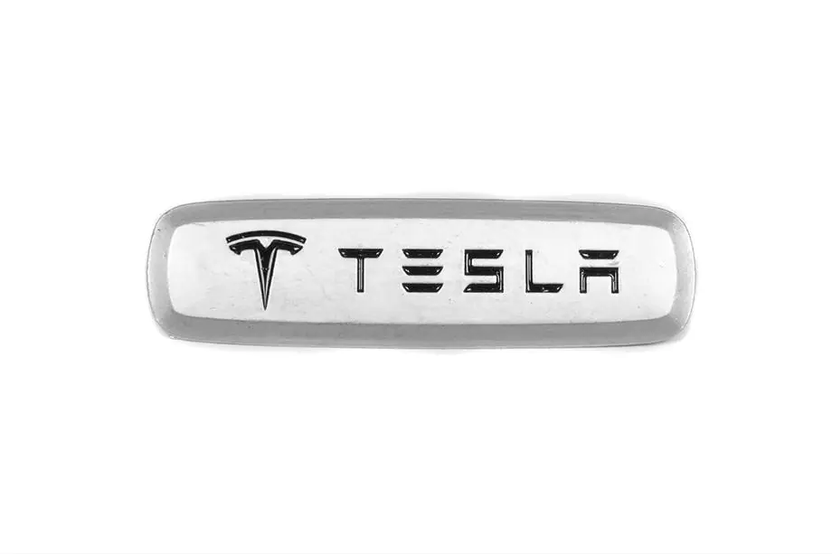 Tesla Алюминиевый шильдик для ковриков (1 шт) Image