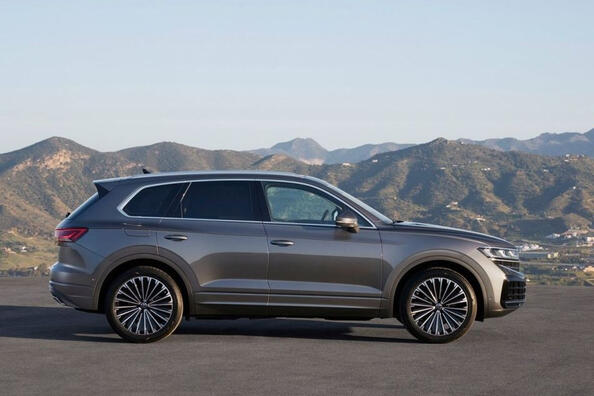 Volkswagen Touareg: обновленный кроссовер стал еще более совершенным фото 2