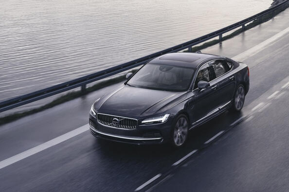 Обзор обновленного премиального седана Volvo S90 фото 2