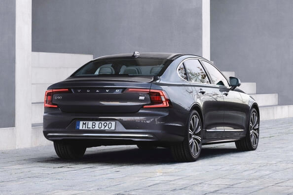 Обзор обновленного премиального седана Volvo S90 фото 4