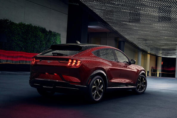 Ford Mustang Mach-E: обзор высокопроизводительного электрического кроссовера фото 4