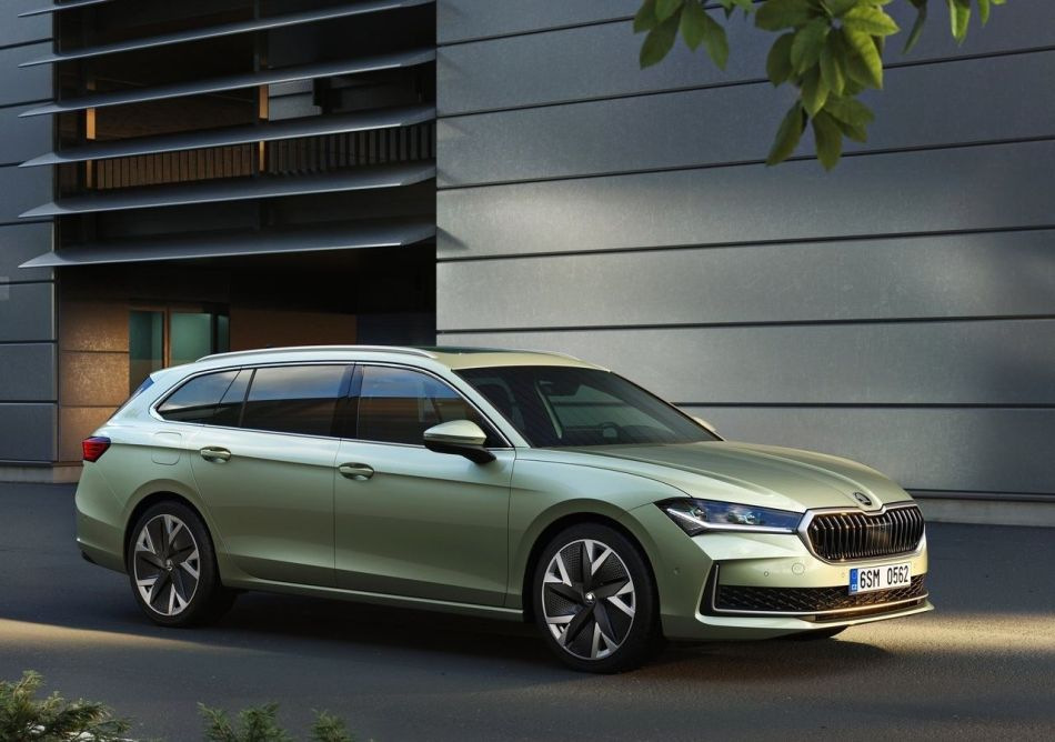 Обзор универсала Skoda Superb Combi 2024