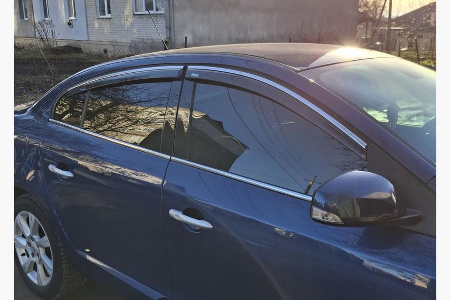 Renault Fluence 2009-2016 гг. Ветровики с хромированным молдингом (4 шт, Niken) Фото 5