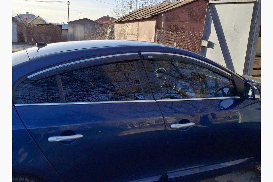 Renault Fluence 2009-2016 гг. Ветровики с хромированным молдингом (4 шт, Niken) Фото 6