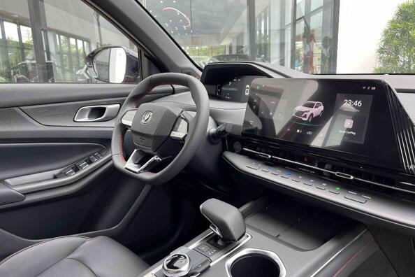 Changan CS55 PLUS II поколение: стильный кроссовер с просторным салоном фото 6