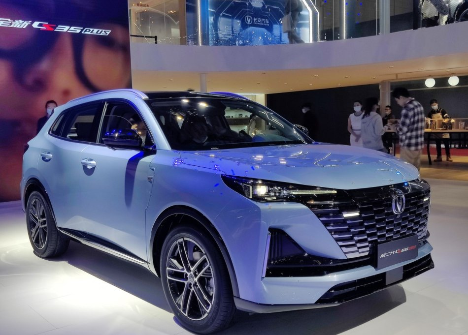 Changan CS55 PLUS II поколение: стильный кроссовер с просторным салоном