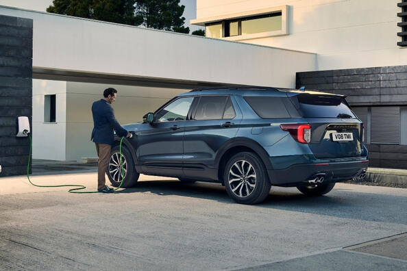Ford Explorer Hybrid: экономический компромисс в мире крупных кроссоверов фото 1