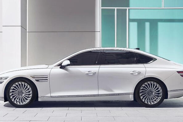 Обзор седана Genesis G80 Electrified: роскошь на электротяге фото 2