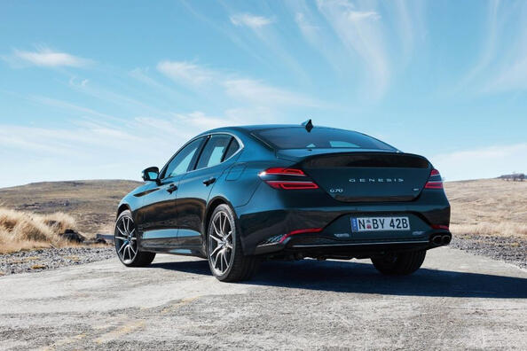 Genesis G70: обновленный среднеразмерный премиальный седан фото 2