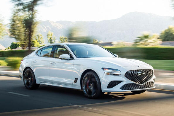 Genesis G70: обновленный среднеразмерный премиальный седан фото 3