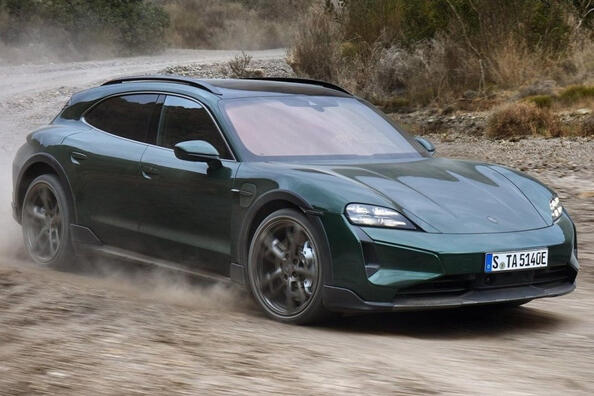 Porsche Taycan Cross Turismo 2024: обновленный электрический универсал фото 3