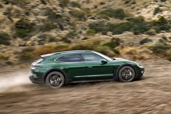 Porsche Taycan Cross Turismo 2024: обновленный электрический универсал фото 1