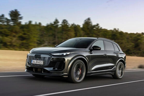 Обзор нового электрического кроссовера Audi SQ6 e-tron 2024 фото 2