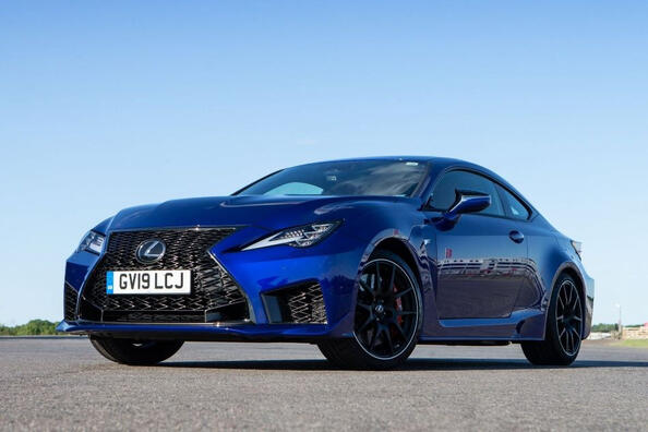 Обзор «заряженного» спорт-купе Lexus RC F фото 2