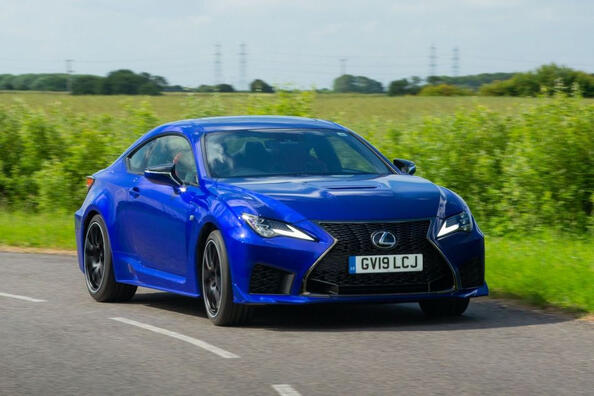 Обзор «заряженного» спорт-купе Lexus RC F фото 1