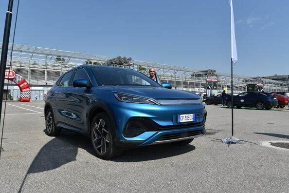 BYD Atto 3: обзор китайского электрокроссовера с характером фото 2