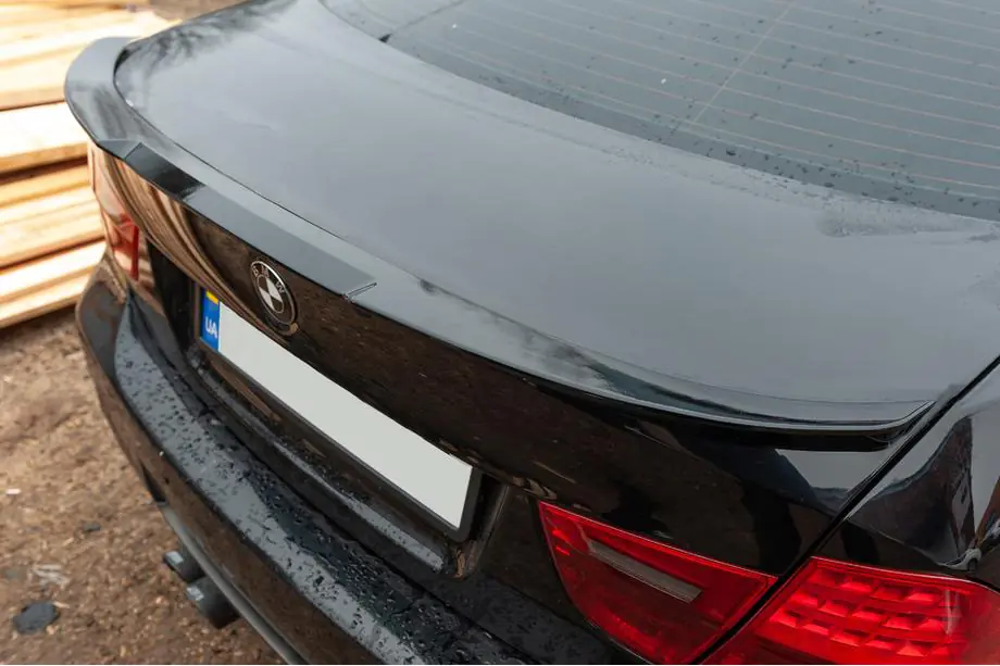 BMW 3 серия E90/E91 2005-2011 гг. Спойлер M4-Style (для E90, грунтованный под покраску) Image