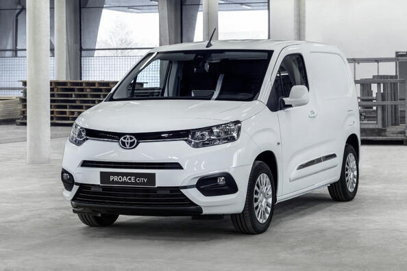 Обзор компактного фургона Toyota Proace City Van фото 1