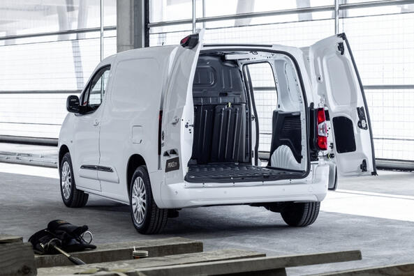 Обзор компактного фургона Toyota Proace City Van фото 5