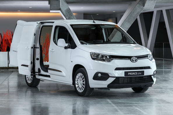 Обзор компактного фургона Toyota Proace City Van фото 2