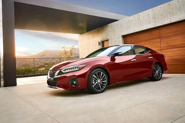 Обзор комфортного и элегантного седана Nissan Maxima фото 1