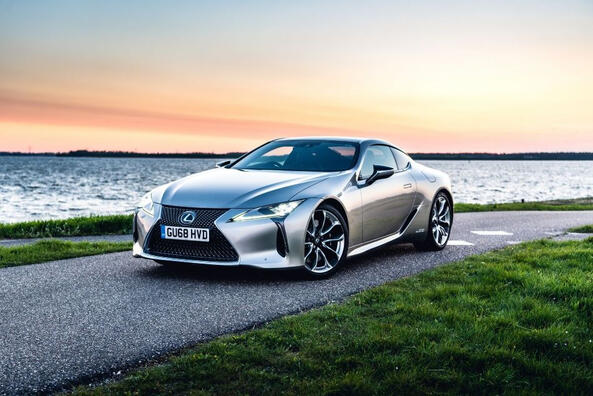 Lexus LC 500h: гибридный спортивный автомобиль