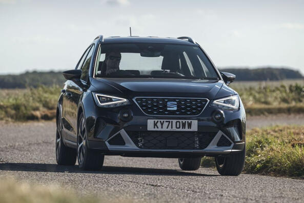 SEAT Arona: свежий взгляд на компактный кроссовер фото 3