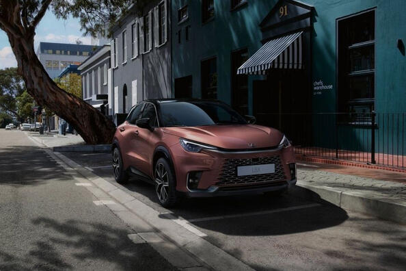 Обзор Lexus LBX: элегантный и технологичный компактный кроссовер фото 4