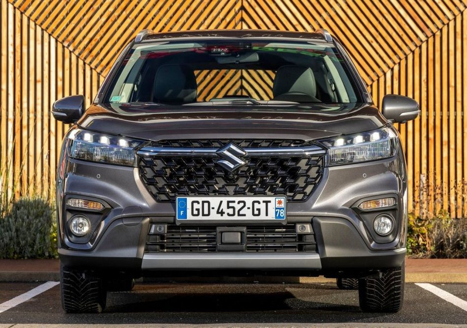 Что предлагает Suzuki S-Cross: обзор характеристик и оборудования