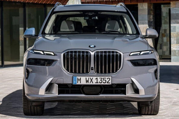 Обзор обновленного люксового кроссовера BMW X7