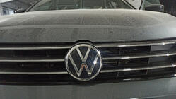 Volkswagen Jetta 2011-2018 гг. Передний значок фото 2