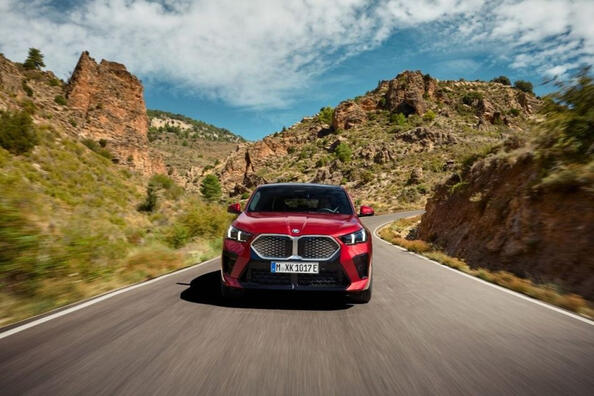 Обзор электрического компактного кроссовера BMW iX2
