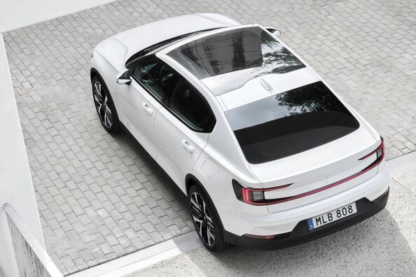 Обзор электрического лифтбека Polestar 2 фото 4