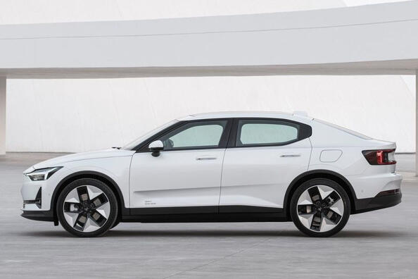 Обзор электрического лифтбека Polestar 2 фото 2