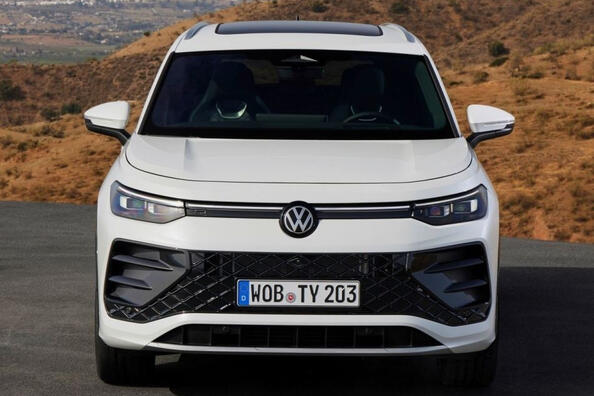 Обзор Volkswagen Tayron второго поколения 2024 года фото 1