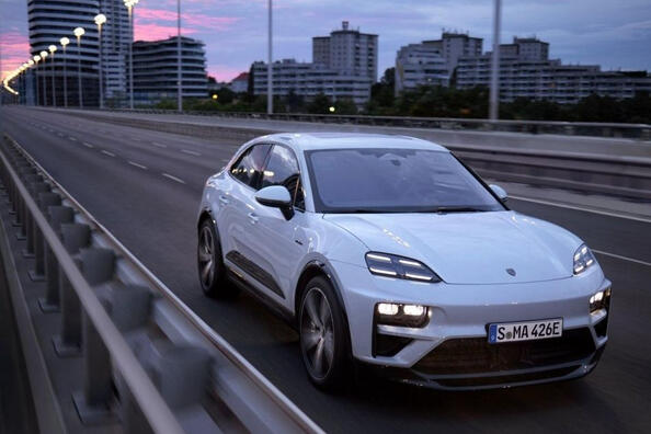 Porsche Macan Electric 2024: новое поколение кроссовера фото 3