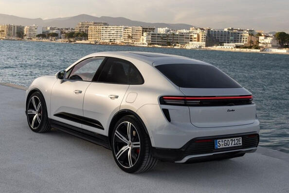 Porsche Macan Electric 2024: новое поколение кроссовера фото 4