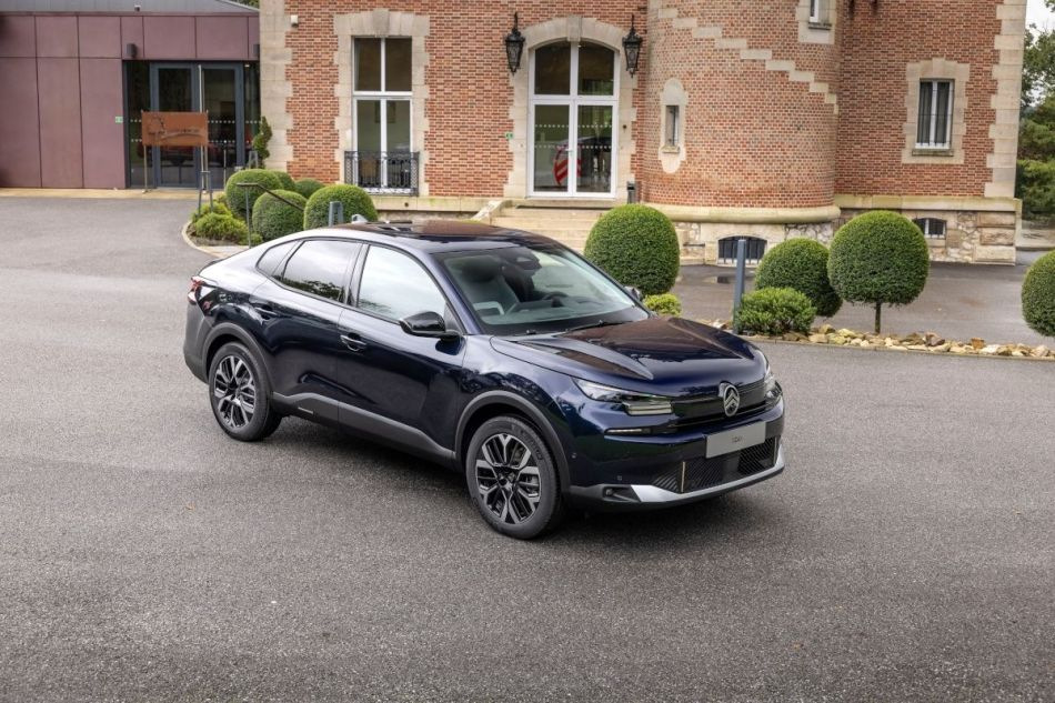 Обзор Citroen C4 X 2024: обновленный кросс-седан