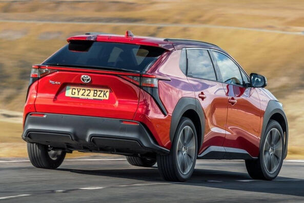 Обзор Toyota bZ4X: новый взгляд на электромобильность фото 4