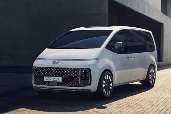 Обзор Hyundai Staria: новый взгляд на минивэны фото 3