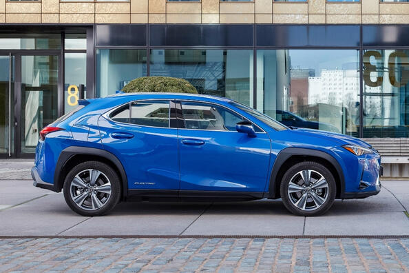 Lexus UX 300e: обзор, характеристики, запас хода и батарея фото 3