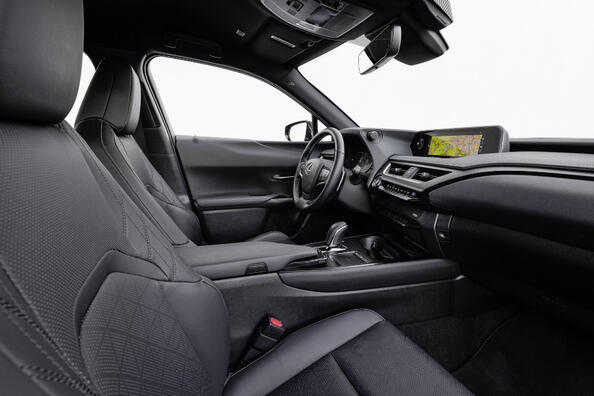 Lexus UX 300e: обзор, характеристики, запас хода и батарея фото 5