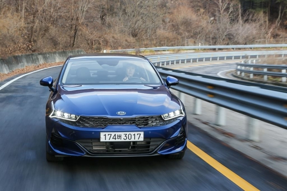 Обзор Kia K5 пятого поколения: стиль и технологии