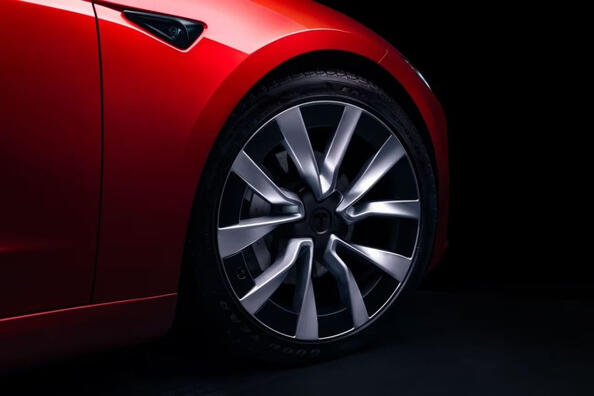 Обзор Tesla Model 3 2023: обновленный взгляд на электромобильность фото 6