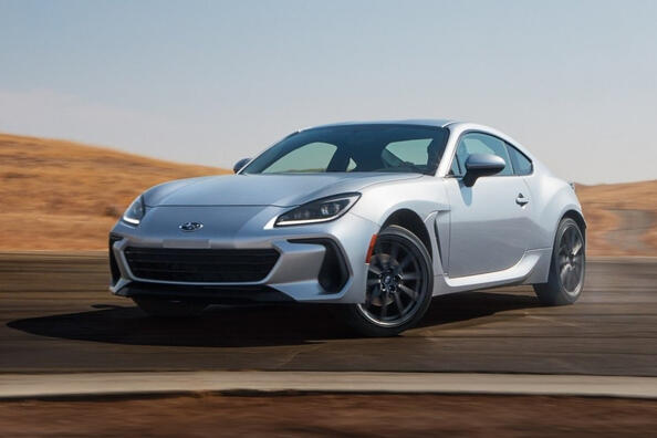 Subaru BRZ II поколение: спортивное купе для настоящих поклонников фото 1