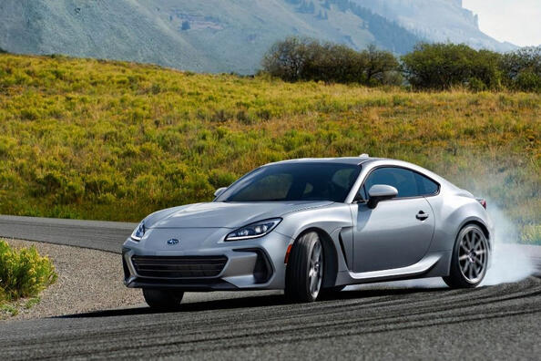Subaru BRZ II поколение: спортивное купе для настоящих поклонников фото 2